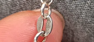 2 Collares de plata con incrustaciones