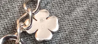2 Collares de plata con incrustaciones