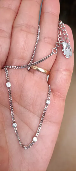 2 Collares de plata con incrustaciones