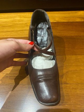 Zapatos de tacón marrones
