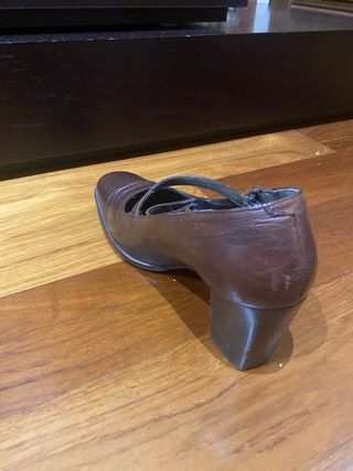 Zapatos de tacón marrones