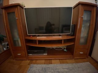 Móvel TV Madeira com Portas de Vidro