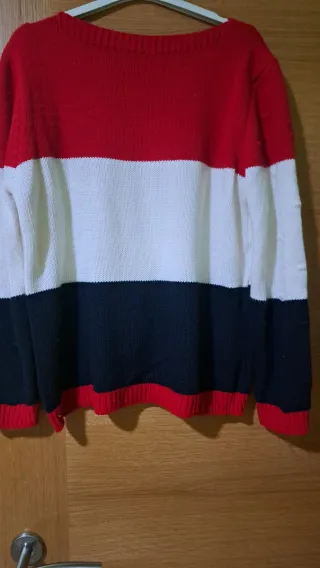 Jersey de rayas rojas, blancas y negras