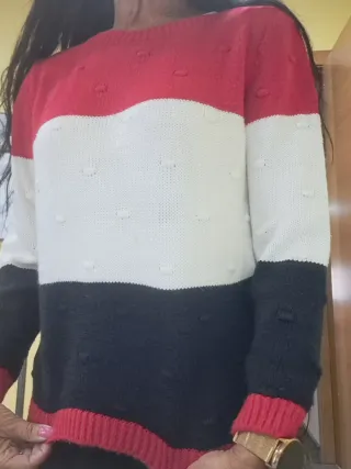 Jersey de rayas rojas, blancas y negras