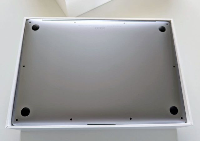 MacBook Air M1, 16GB RAM 256GB SSD