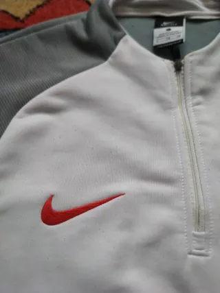Sudadera Nike Fútbol Gris y Blanca
