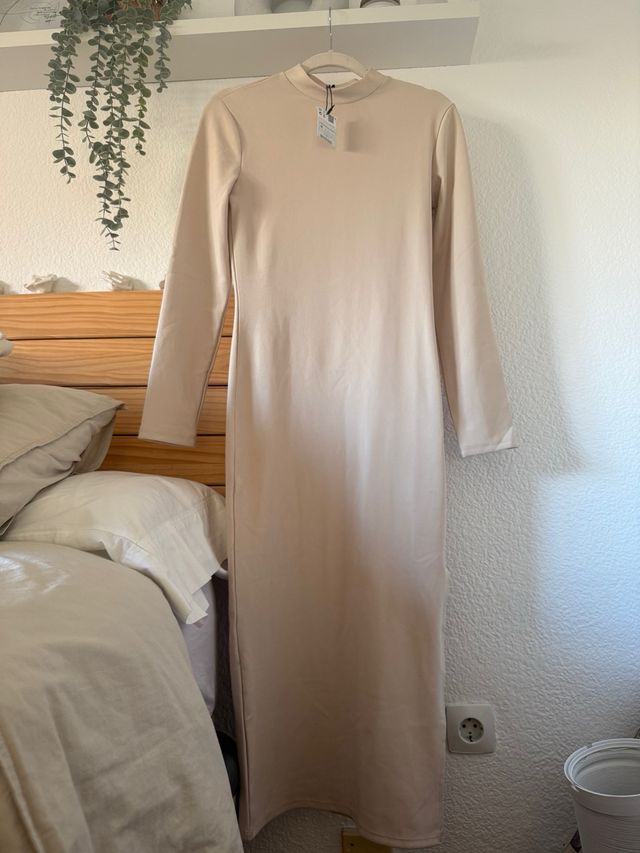 Vestido largo beige de licra