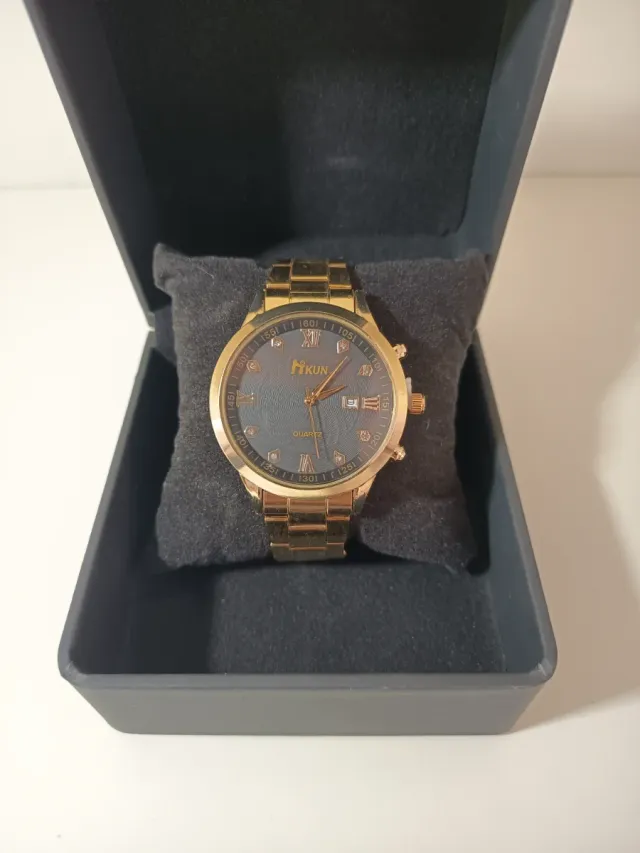 Reloj HIKUN dorado metálico