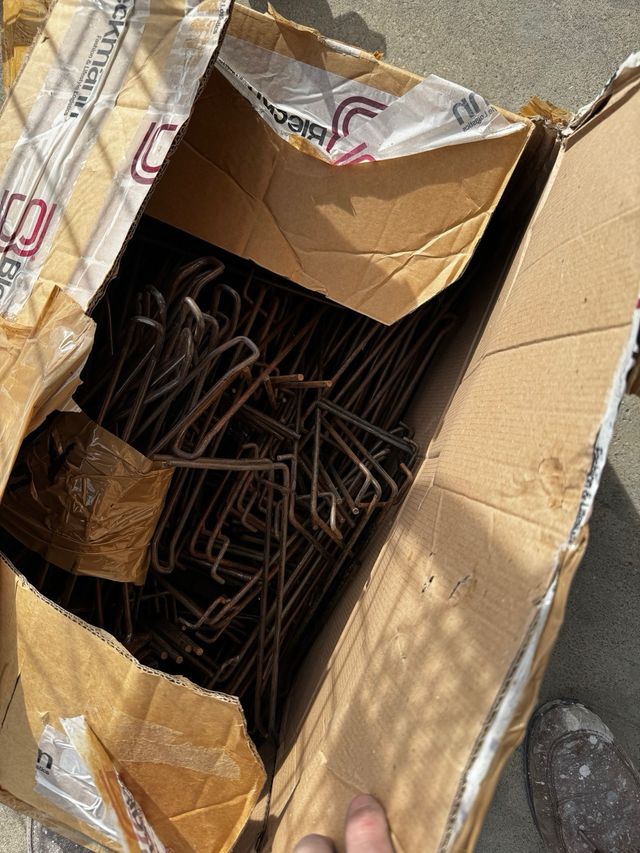 Expositor metálico con ruedas