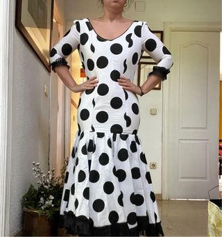 Traje Flamenca Lunares Blanco y Negro