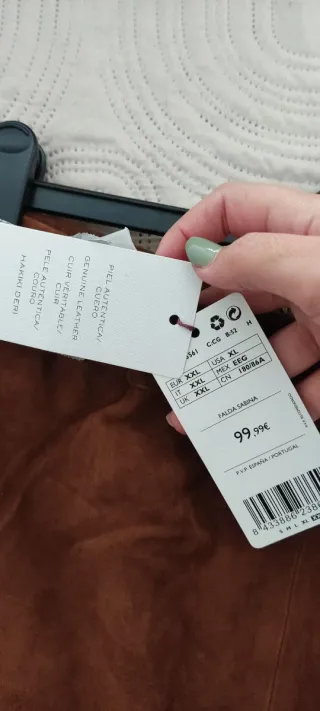 Falda de cuero marrón