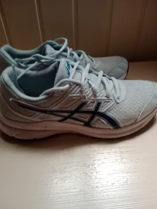 Zapatillas Asics Azules y Blancas