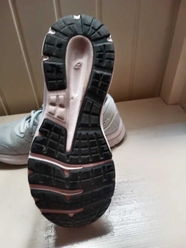 Zapatillas Asics Azules y Blancas