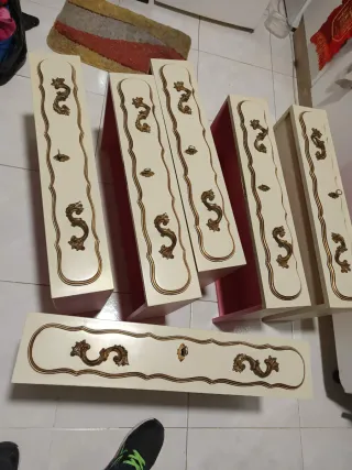 Sinfo, Antiguo Beige y Dorado negro.  Ebanistería!