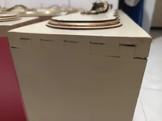 Sinfo, Antiguo Beige y Dorado negro.  Ebanistería!