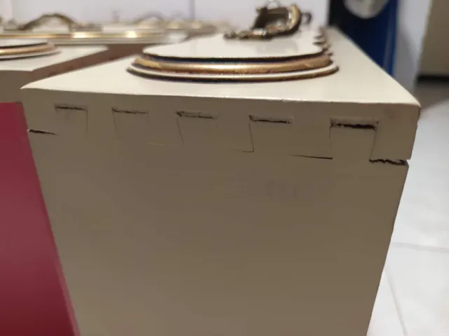 Sinfo, Antiguo Beige y Dorado negro.  Ebanistería!