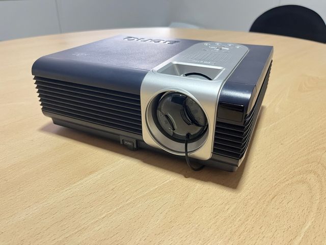 Proyector BenQ Negro y Plateado