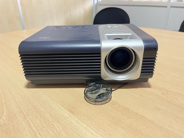 Proyector BenQ Negro y Plateado