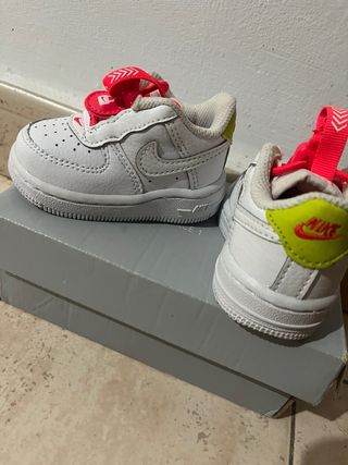Zapatillas Nike Air Force 1 Bebé talla 19