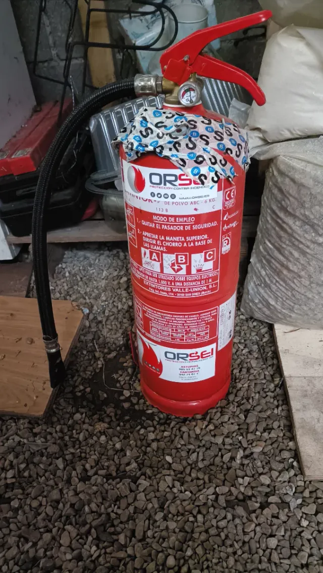 Extintor de polvo ABC 6 kg