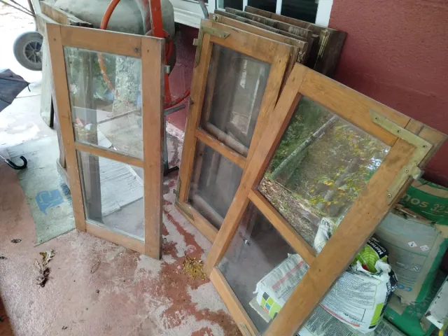 4 ventanas de madera con sus contraventanas