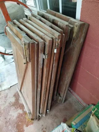 4 ventanas de madera con sus contraventanas