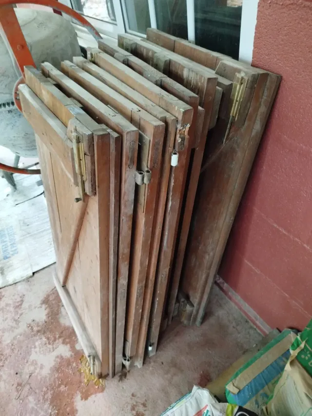 4 ventanas de madera con sus contraventanas