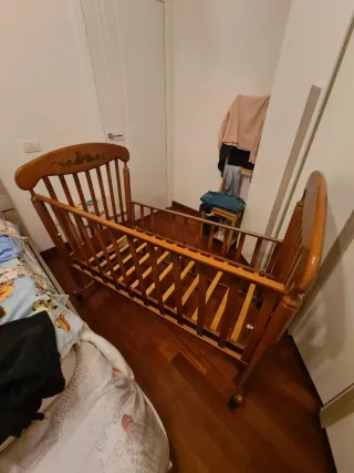 Culla in legno con sponde marca Baby Expert.