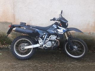 Suzuki DRZ 400 con palanca arranque