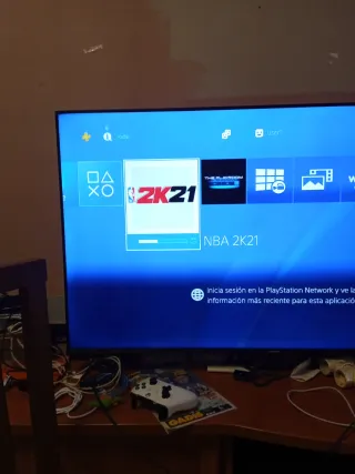 PS4 con 2 mandos y 4 juegos