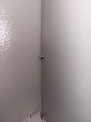 Armario blanco con espejo