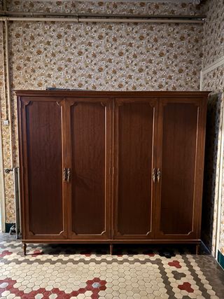 Armadio antico in legno massello (anni '20)