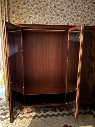 Armadio antico in legno massello (anni '20)