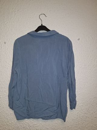 Camisa Pull and Bear azul talla S