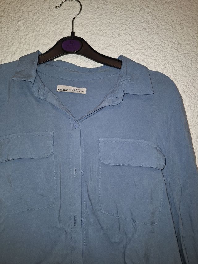Camisa Pull and Bear azul talla S