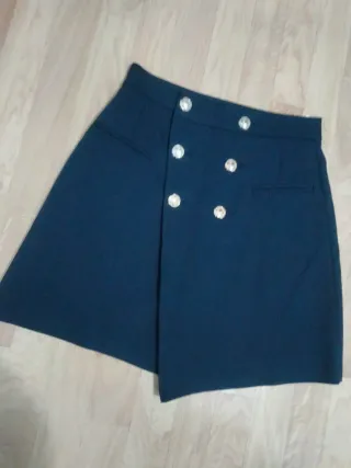 Falda azul con botones