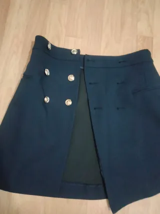 Falda azul con botones