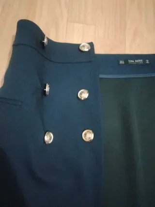 Falda azul con botones