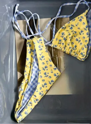 Bikini floral amarillo y azul