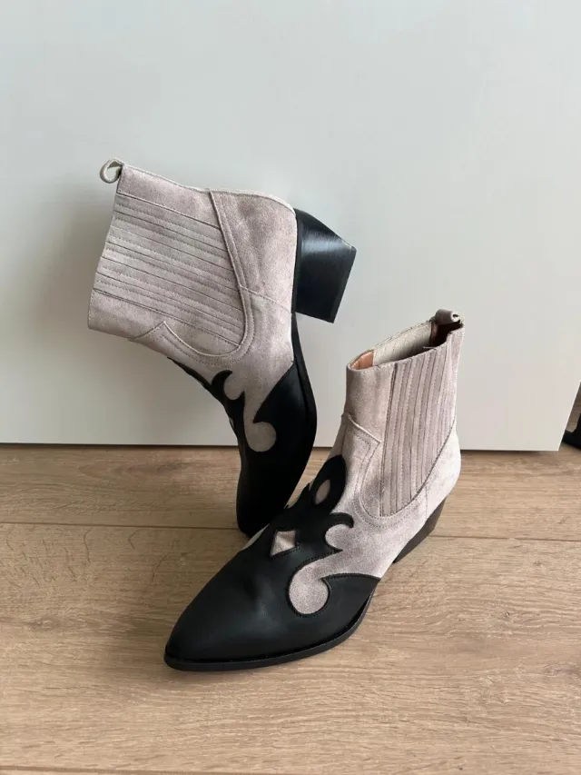 Botines cowboy piel negros y grises