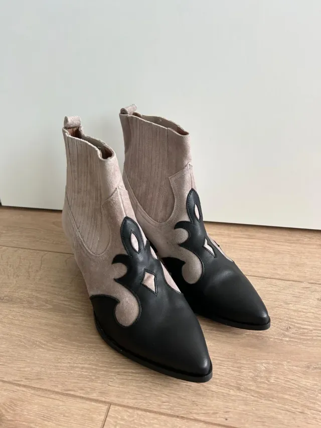 Botines cowboy piel negros y grises