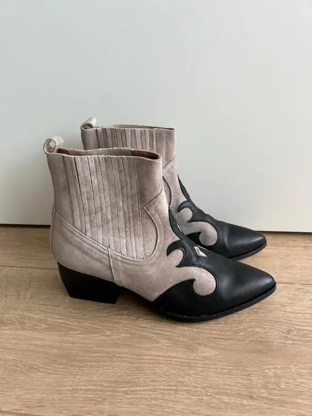 Botines cowboy piel negros y grises