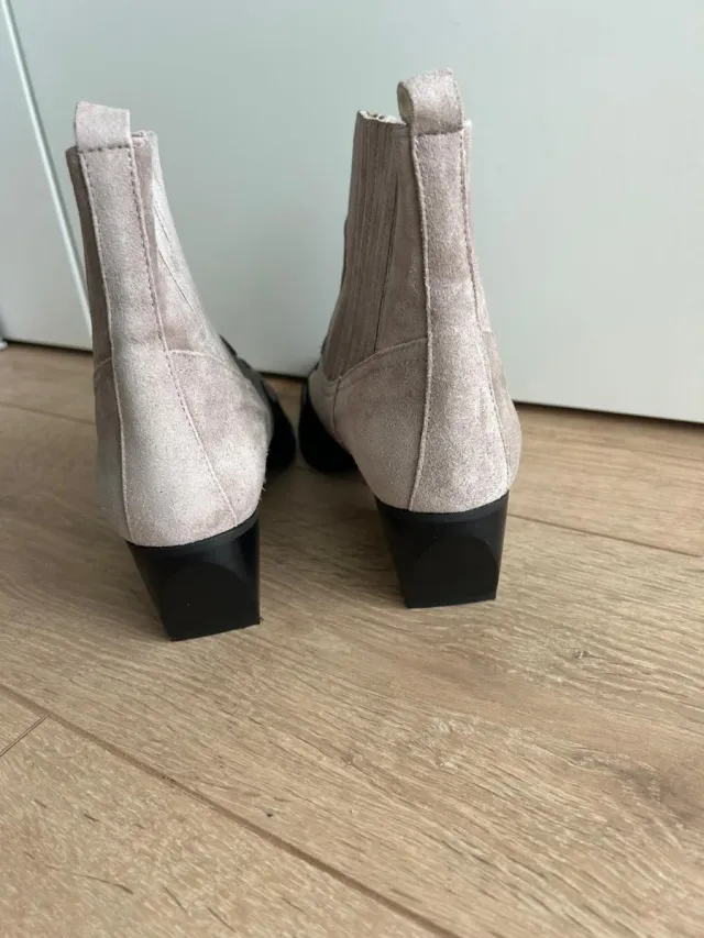 Botines cowboy piel negros y grises