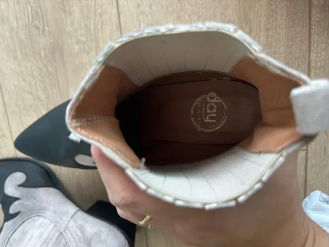 Botines cowboy piel negros y grises