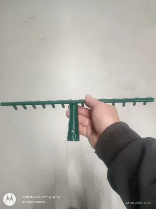 Rastrello da giardino verde