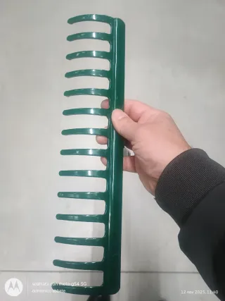 Rastrello da giardino verde