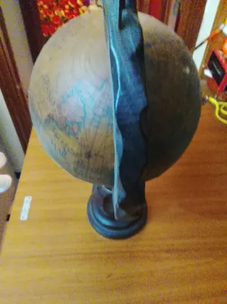 Globo terráqueo de madera decorativo