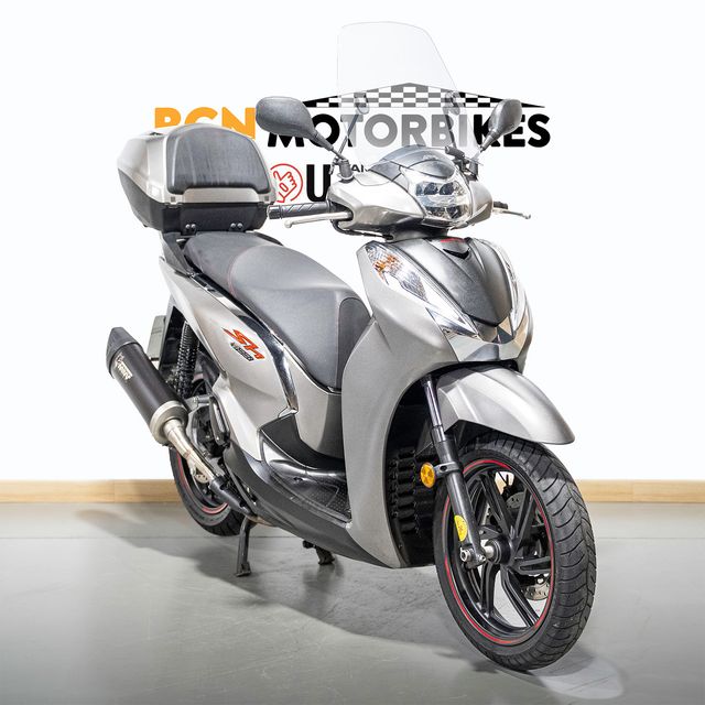 Honda SH 300i Sport Keyless con Top Box