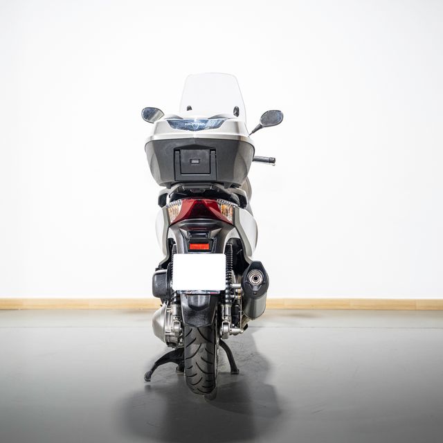 Honda SH 300i Sport Keyless con Top Box