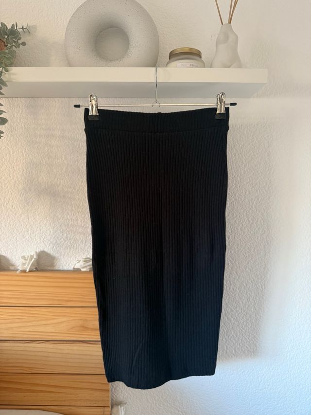 Falda tubo de punto negra